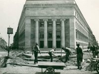 Trg Burze 1930. godine, asfaltiranje pred burzom
